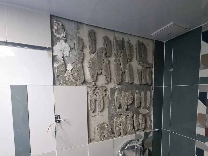 타일 손상 부위 전체 촬영 예시